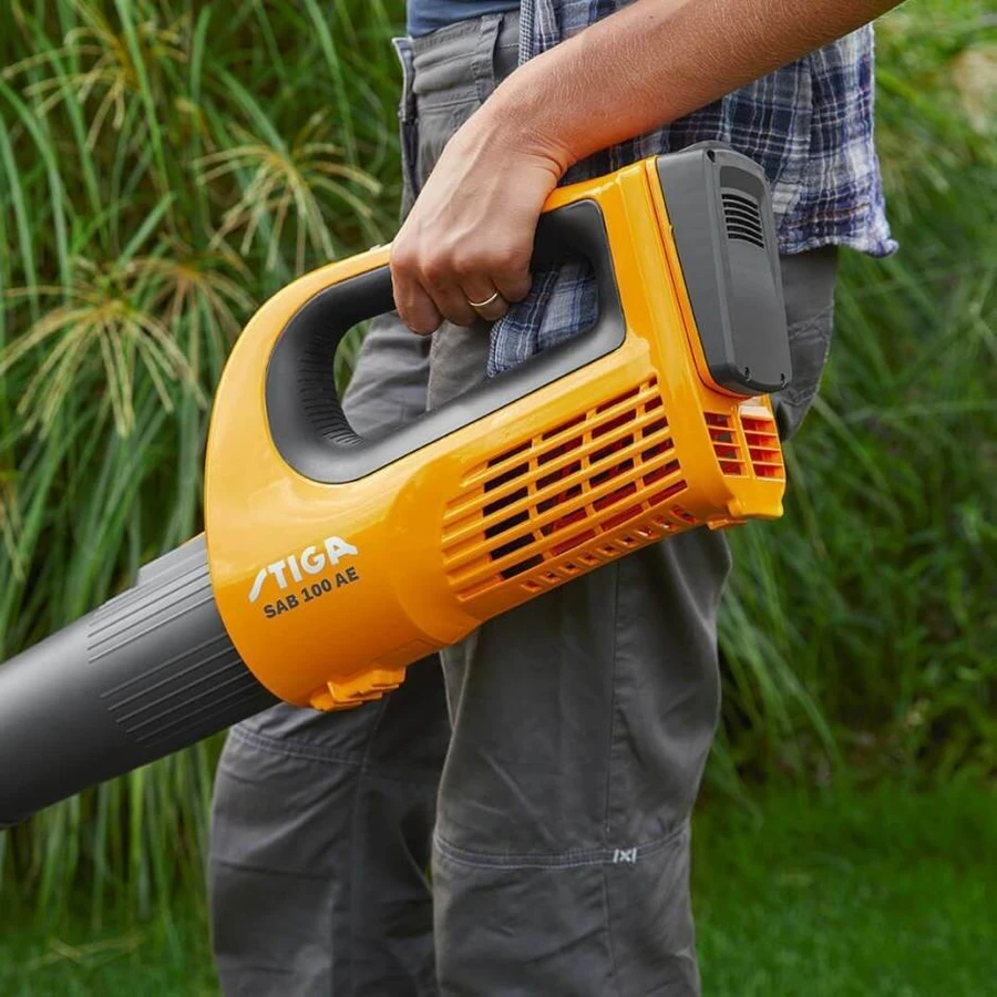 מפוח עלים נטען סטיגה BL 100e + סוללה 2 אמפר ומטען סטיגה