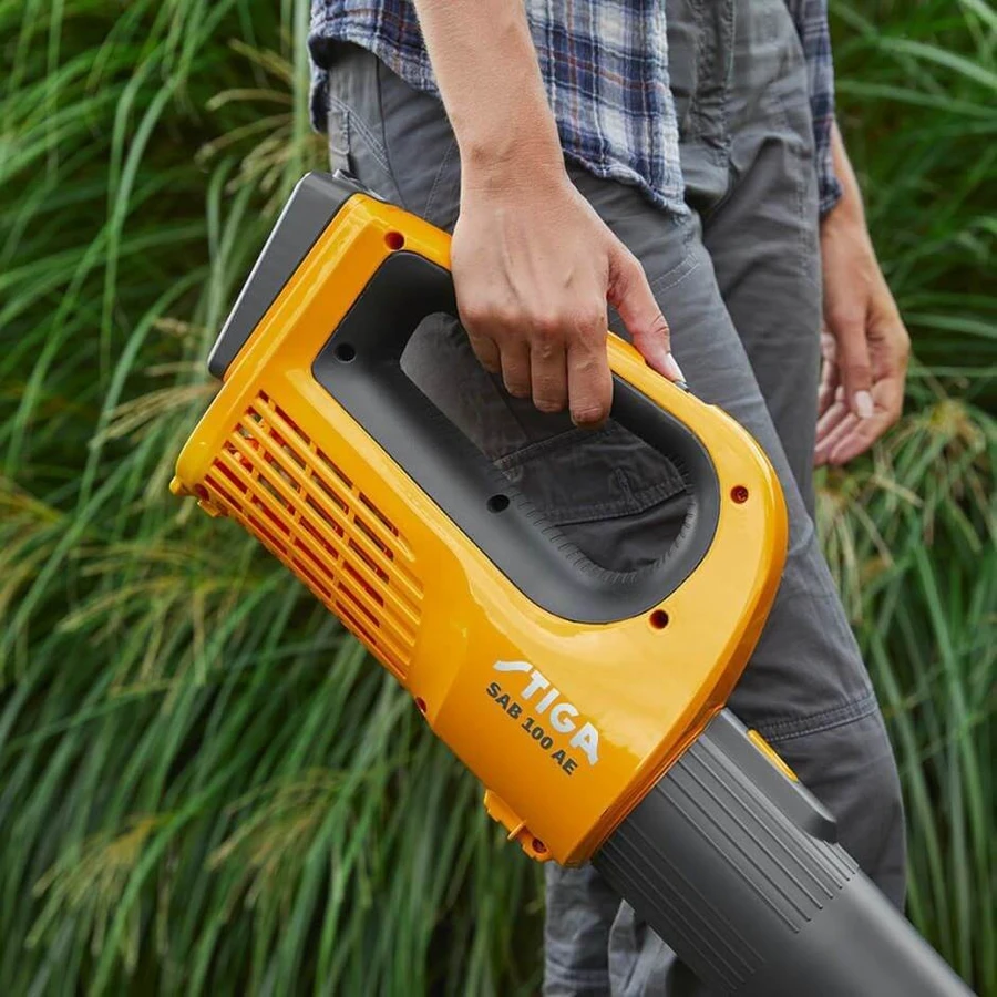 מפוח עלים נטען סטיגה BL 100e + סוללה 2 אמפר ומטען סטיגה